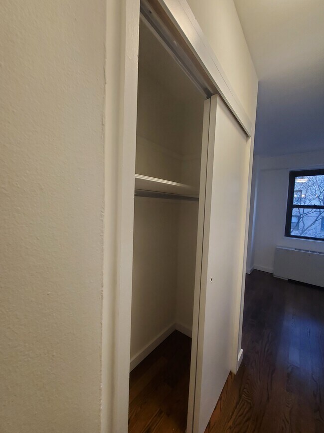 Building Photo - 401 E 88th St