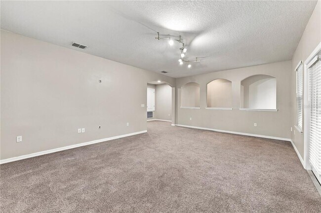 Building Photo - 17013 Vilesta Dr