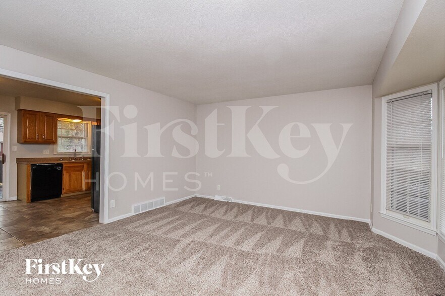 Building Photo - 9214 Farley Ave