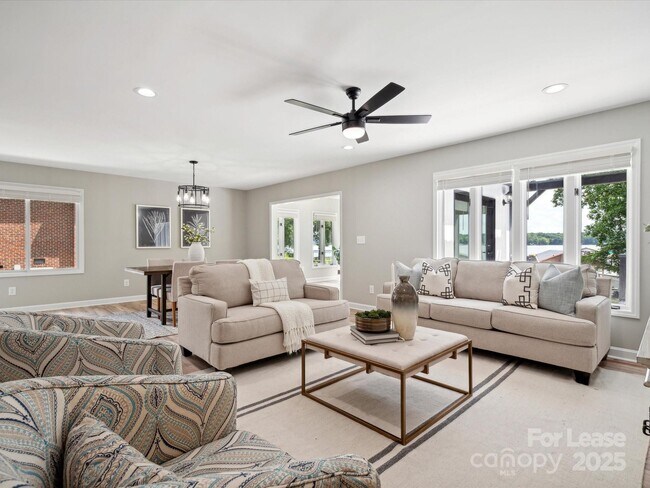 Building Photo - 4954 Moonlite Bay Dr