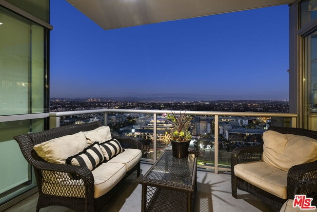 Building Photo - 13650 Marina Pointe Dr