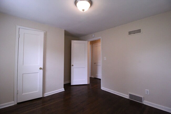 Building Photo - Updated 1 Bedroom 1 Bath Duplex in Olathe ...