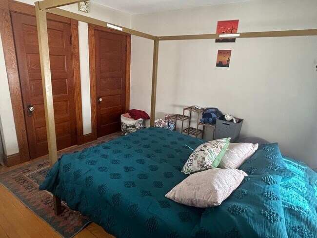 Building Photo - 133 Brook St