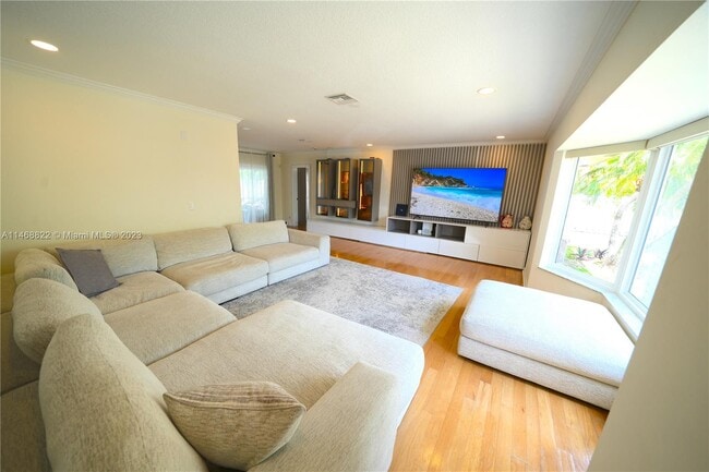 Building Photo - 2509 NE 35th Dr