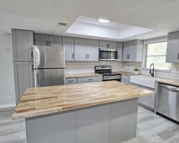 Building Photo - 28160 Pine Haven Way