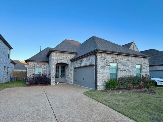 Primary Photo - Beautiful 4 BR 2.5 bath new construction h...