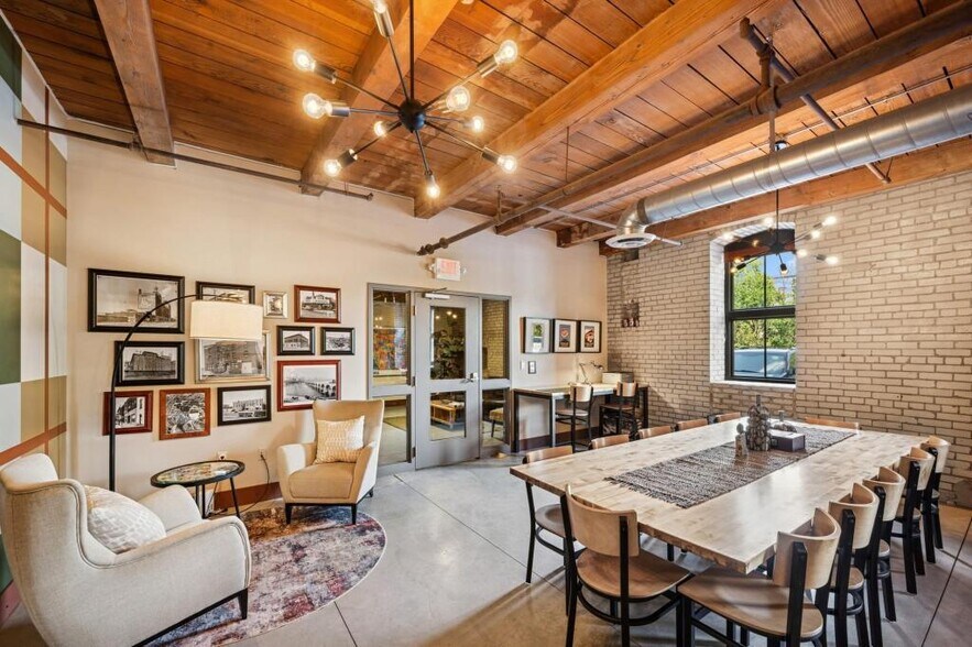 Building Photo - 127 5th St NE