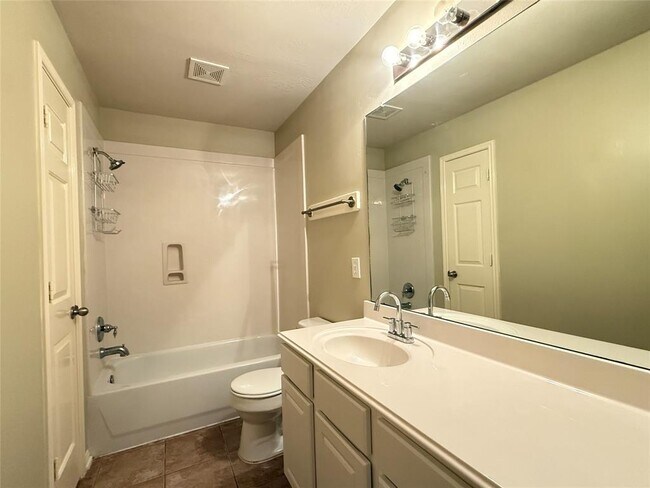 Building Photo - 11530 Columbia Pines Ln