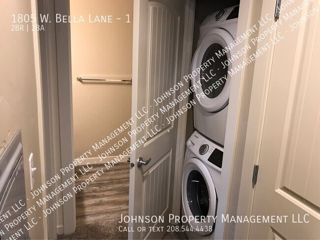 Building Photo - 1805 W Bella Ln
