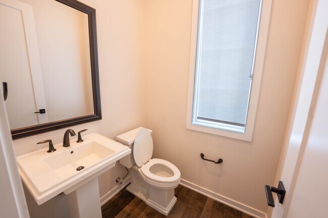 Building Photo - Luxury Reston Rental