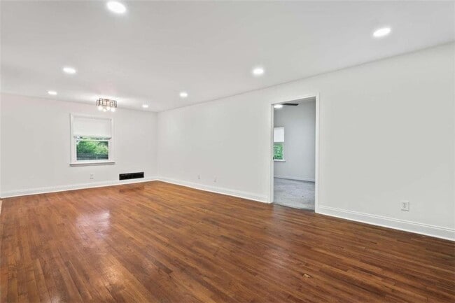 Building Photo - 2735 Defoors Ferry Rd NW