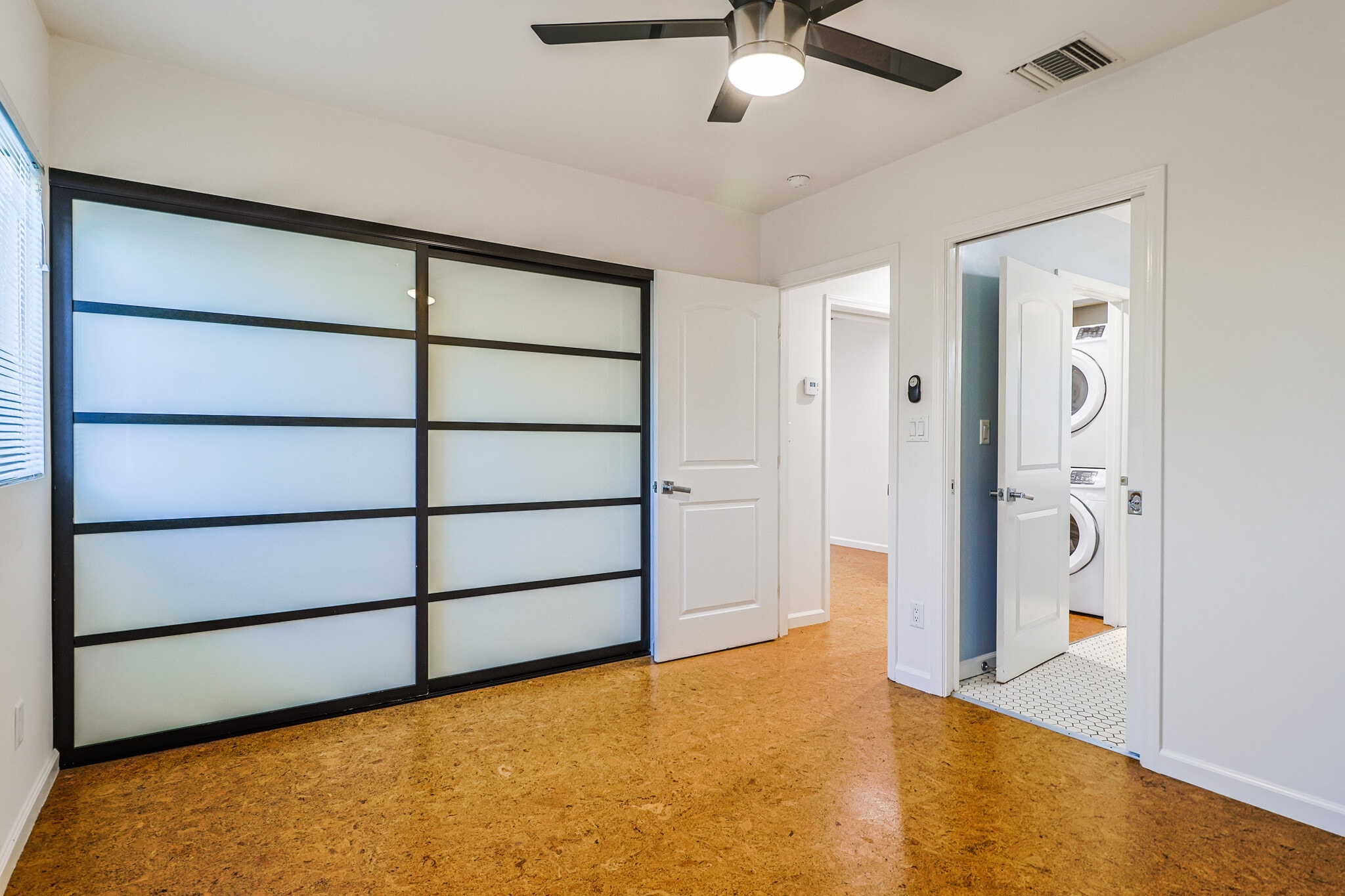 Building Photo - 256 W Tujunga Ave