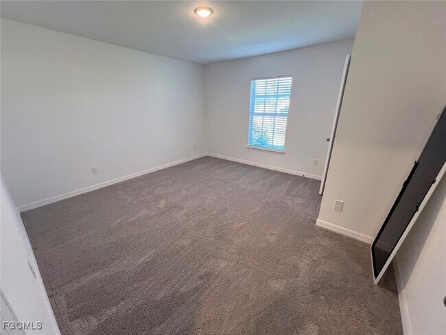 Building Photo - 1422 SW 10th St