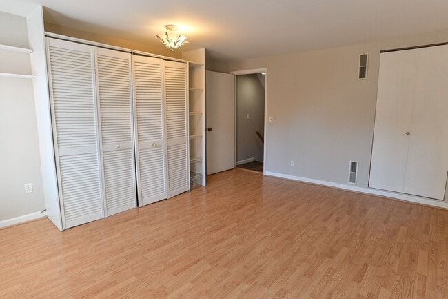 Building Photo - Adorable 2 Bedroom Single Family on Penn St