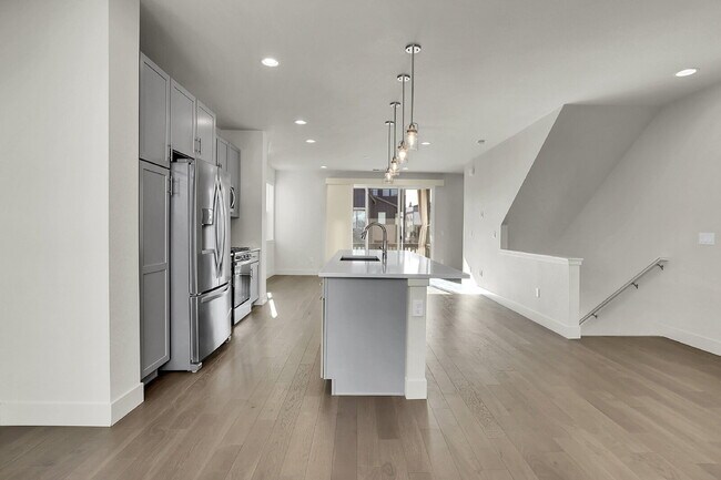 Building Photo - $2,500 - 2 Bed, 2 Full Bath Townhome In Broomfield with Central AC and In Unit Laundry!