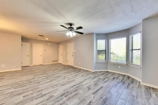 Building Photo - 1207 Gingerlily Cove