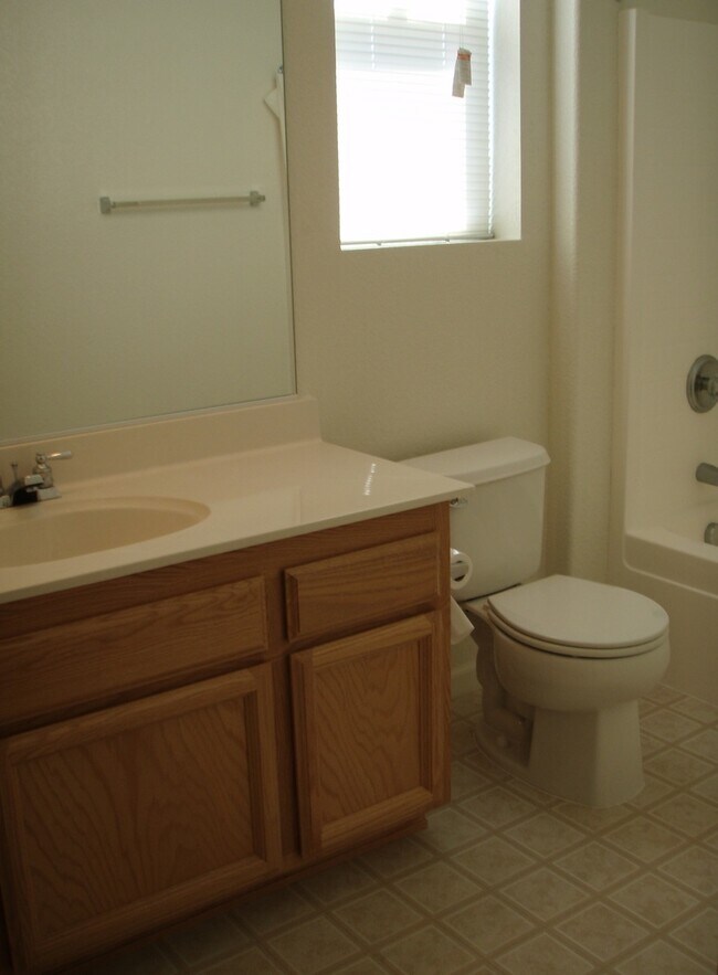 Building Photo - 4 BR | 2.5 Bath | 2090 SF | Tenants Pay $1...
