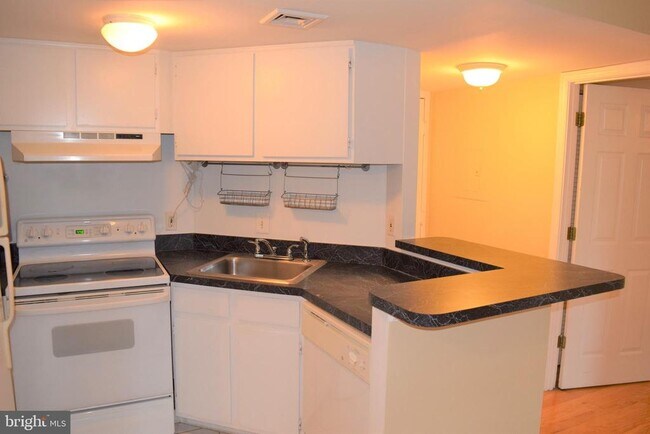 Building Photo - 1436 Meridian Pl NW