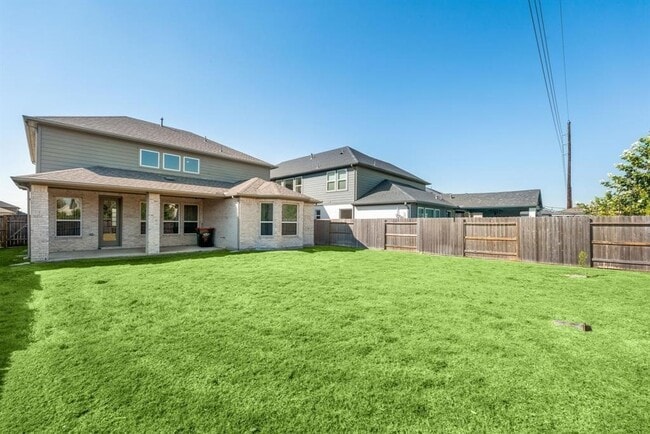 Building Photo - 20914 Kadefield Dr