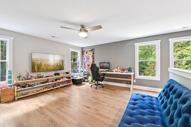 Building Photo - Luxury 5 Bed, 3.5 Bath Home on Large Lot !...