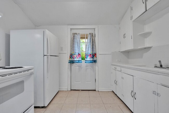 Building Photo - 165 Division Ave