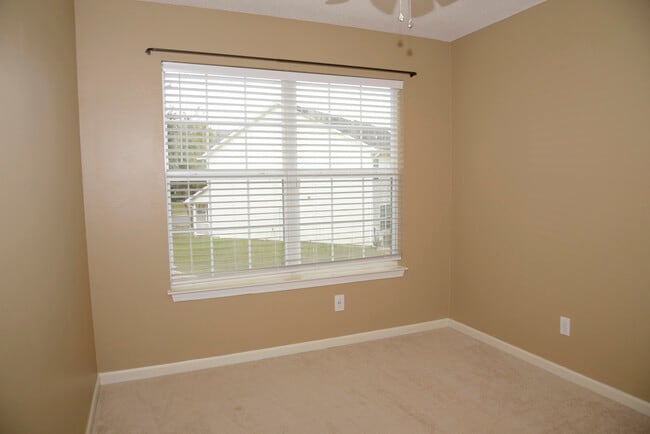 Building Photo - 406 Crooked Pine Trail