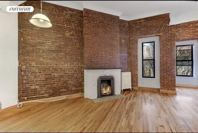 Primary Photo - 70 W 11th St