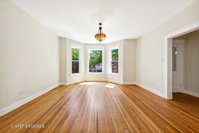Building Photo - 852 W Belle Plaine Ave