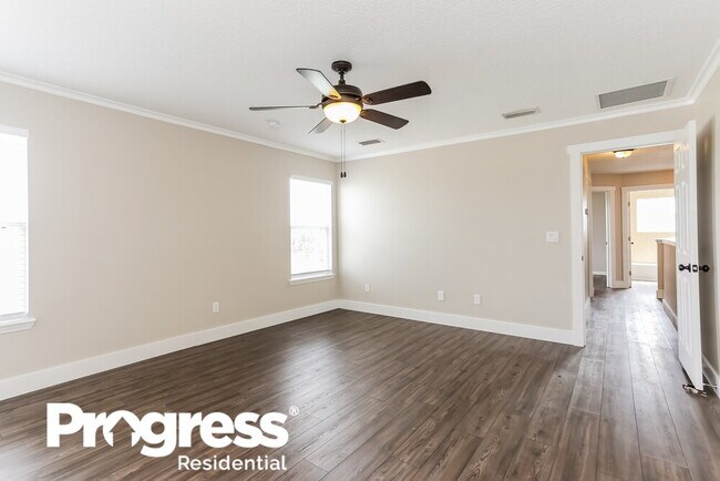 Building Photo - 2464 Royal Pointe Dr