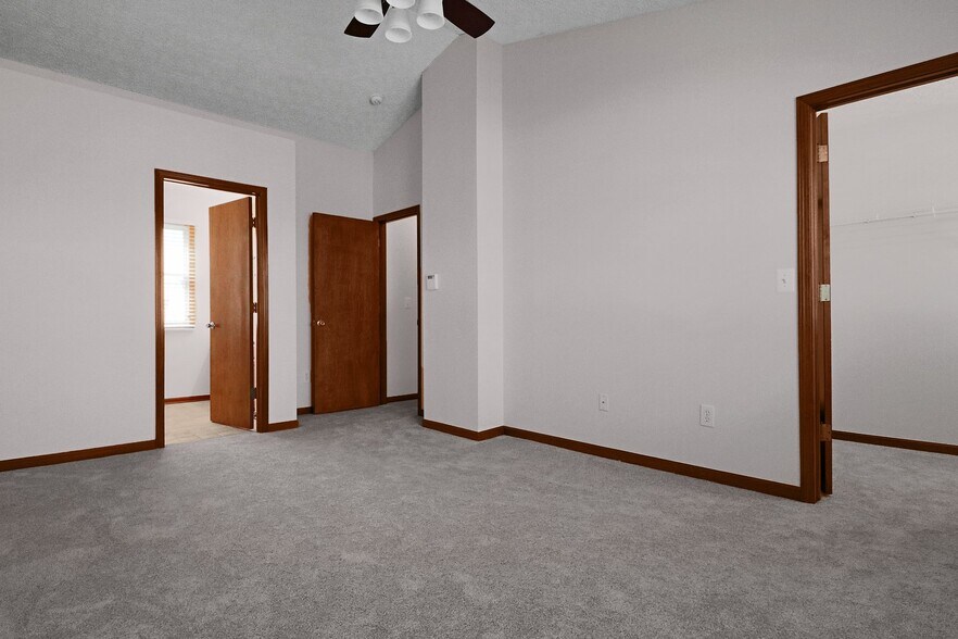 Building Photo - 321 Amber Wood Way