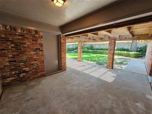 Building Photo - 2220 Eastwood Dr