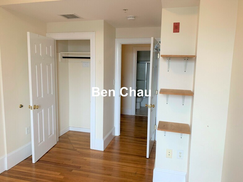 Building Photo - 881 Massachusetts Ave