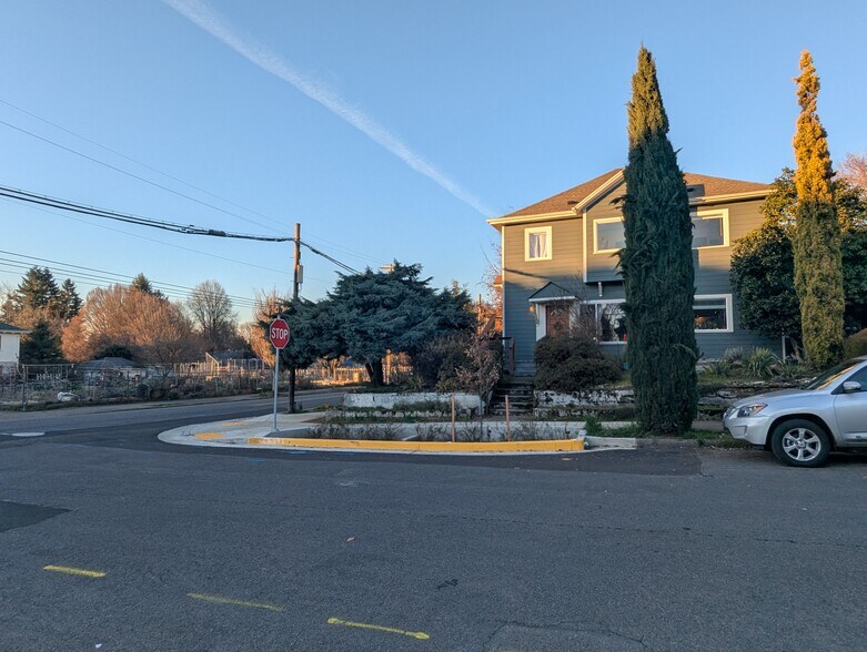 Primary Photo - 2005 SE Taylor St