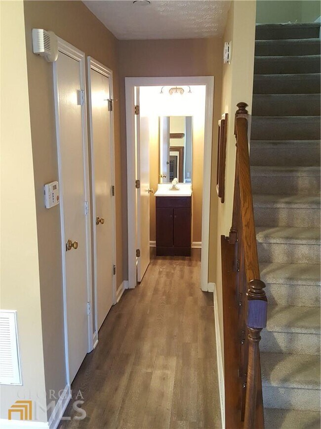 Building Photo - 818 Wuthering Way