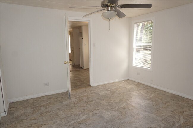 Building Photo - 10970 Maywood St