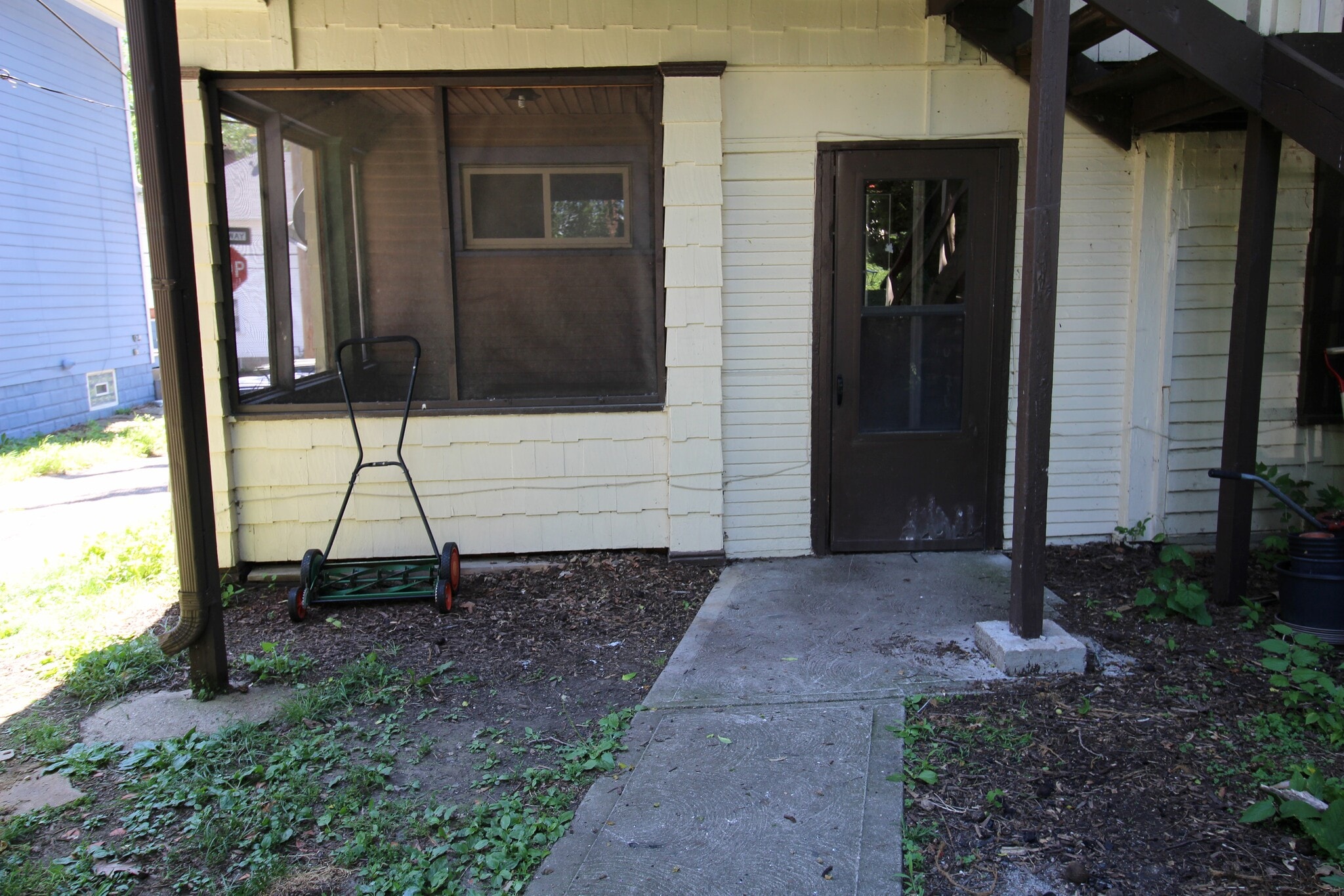 Building Photo - 2690 Neil Ave