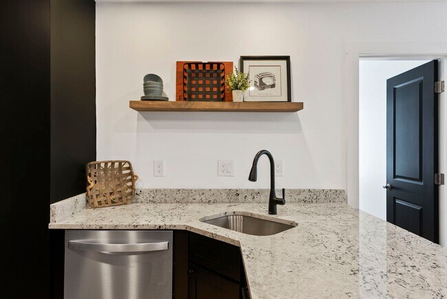 Building Photo - 179 Butternut St