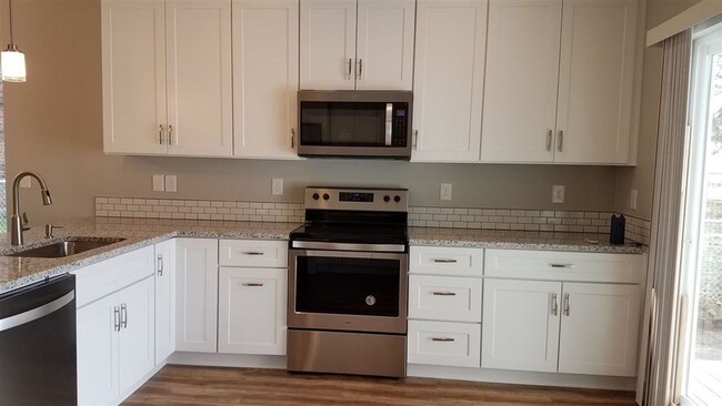 Building Photo - Beautiful Home By Esmeralda Golf Course