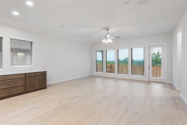 Building Photo - 626 Bay Breeze Dr