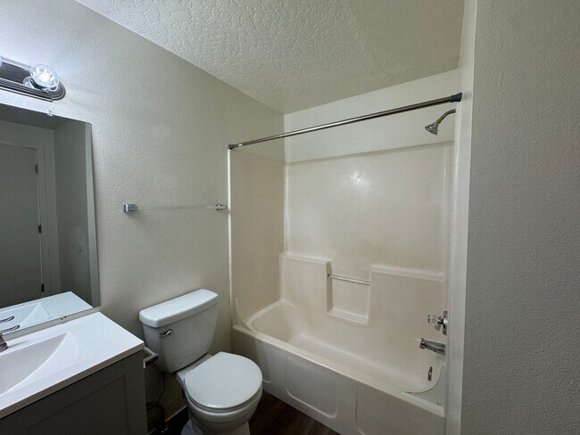 Building Photo - 3137 S Apple St