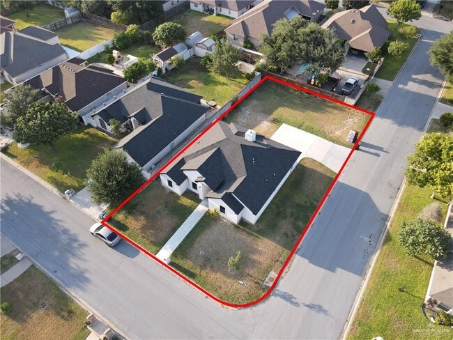 Building Photo - 4000 W Hackberry Ave
