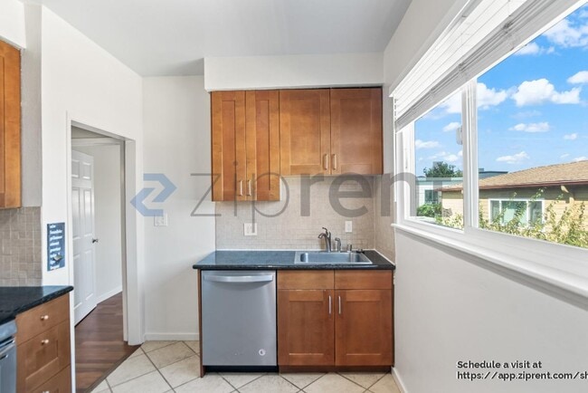 Building Photo - 908 40th St