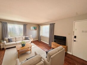 Building Photo - 458 Glen View Ct