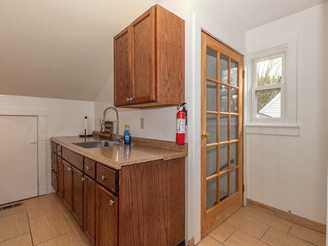 Building Photo - 212 Gilsum St