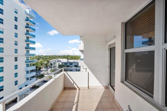 Building Photo - 9225 Collins Ave