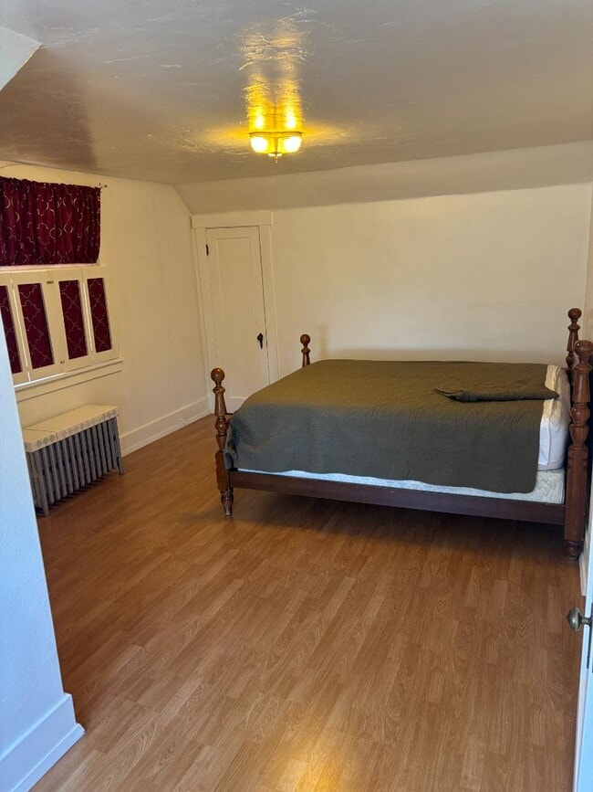 Building Photo - 401 Onyx St