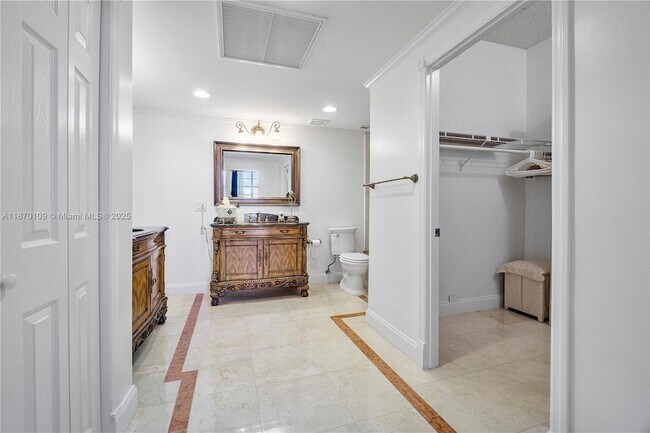 Building Photo - 2851 S Ocean Blvd