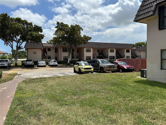 Building Photo - 855 NE 209th St