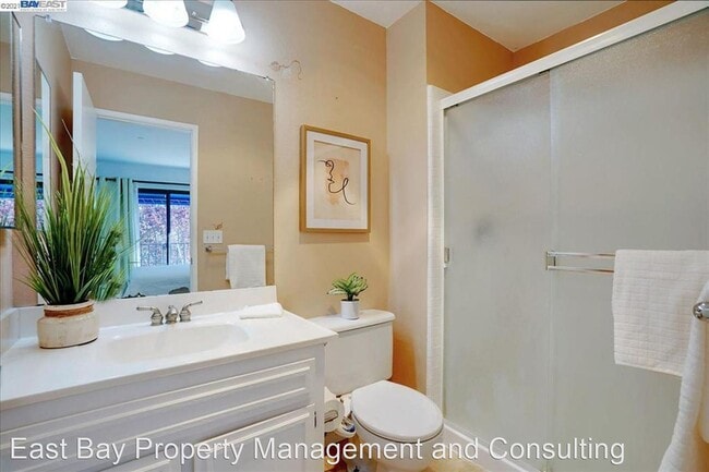 Building Photo - 2 br, 2 bath House - 39400 Albany Common #B