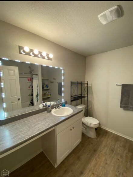 Building Photo - 4012 Willow Pointe Dr